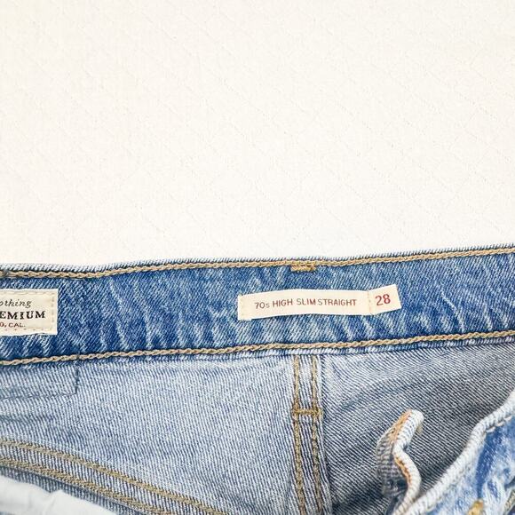 Levi's 70's High Slim Straight Light Wash Denim Jeans Size 28 - Picture 4 of 8